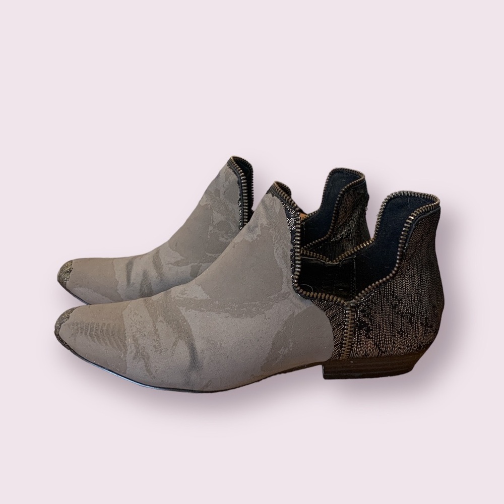 Flat boot for craft or cobbler